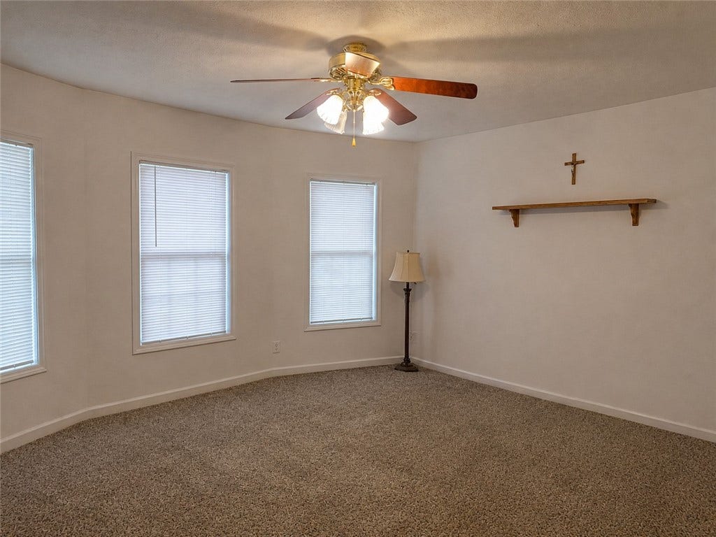 401 Lexington Dr, Greensburg, PA 15601