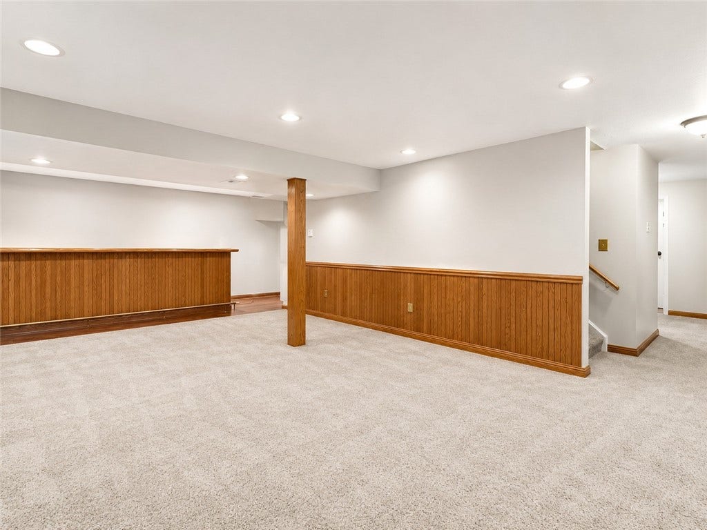 401 Lexington Dr, Greensburg, PA 15601