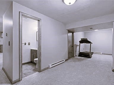 401 Lexington Dr, Greensburg, PA 15601