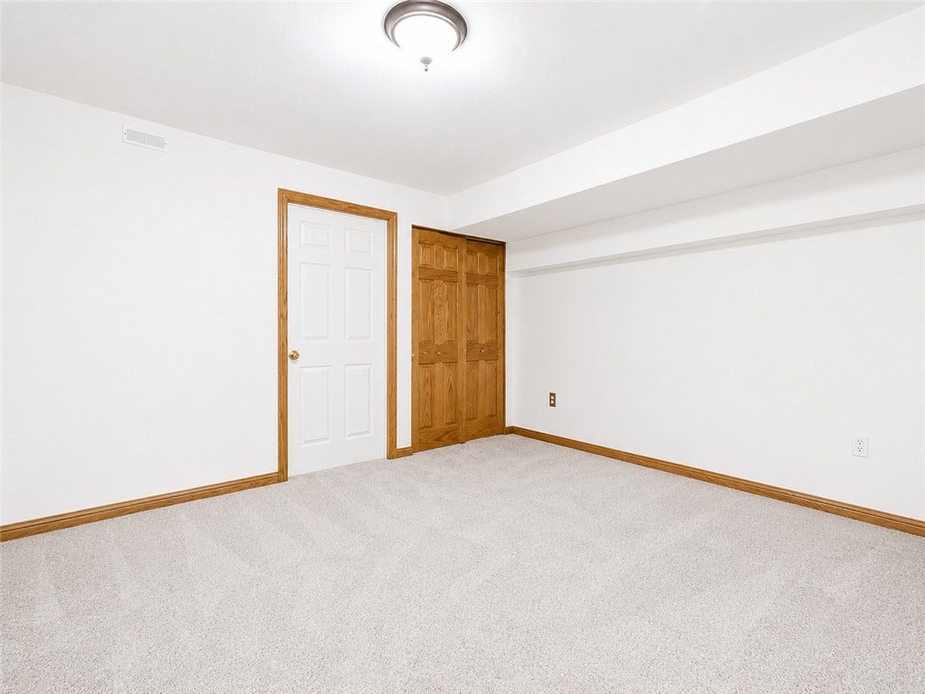 401 Lexington Dr, Greensburg, PA 15601