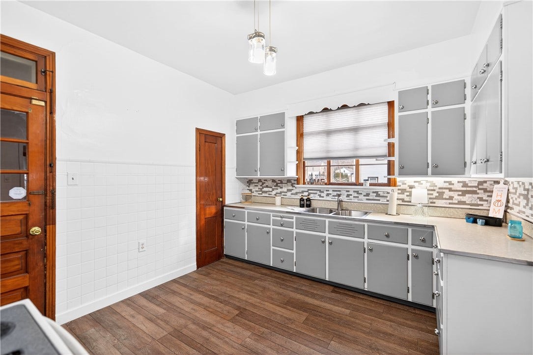 1404 Aetna St, Connellsville, PA 15425