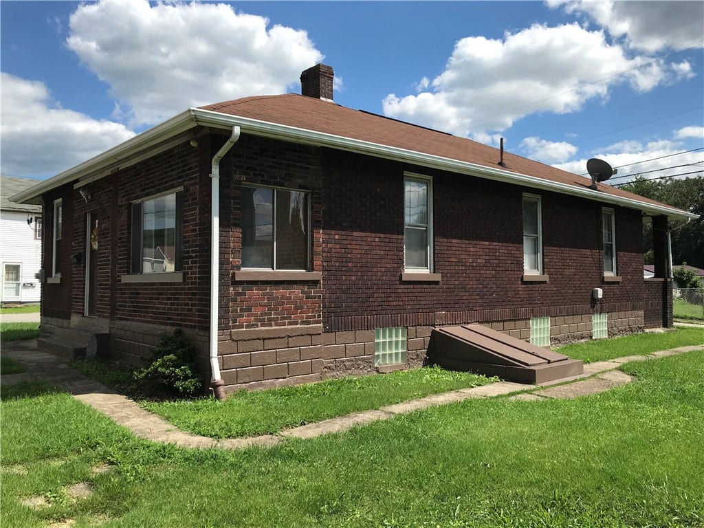 1404 Aetna St, Connellsville, PA 15425