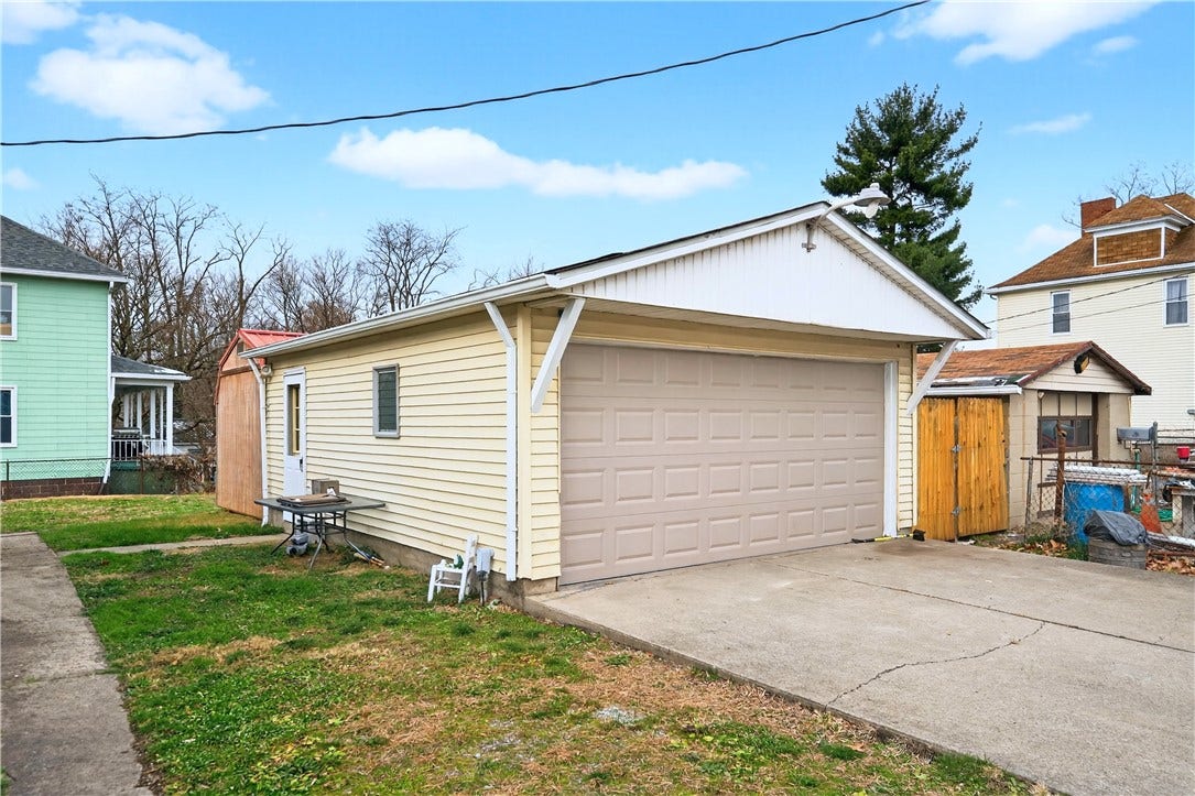 1404 Aetna St, Connellsville, PA 15425
