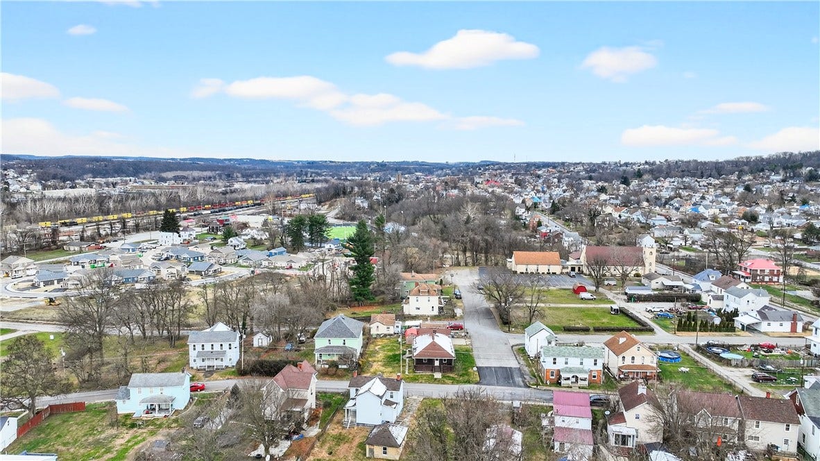 1404 Aetna St, Connellsville, PA 15425