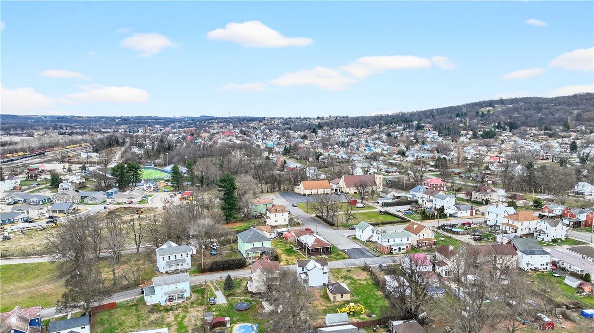 1404 Aetna St, Connellsville, PA 15425