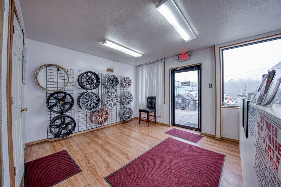 1080 3rd St, North Versailles, PA 15137
