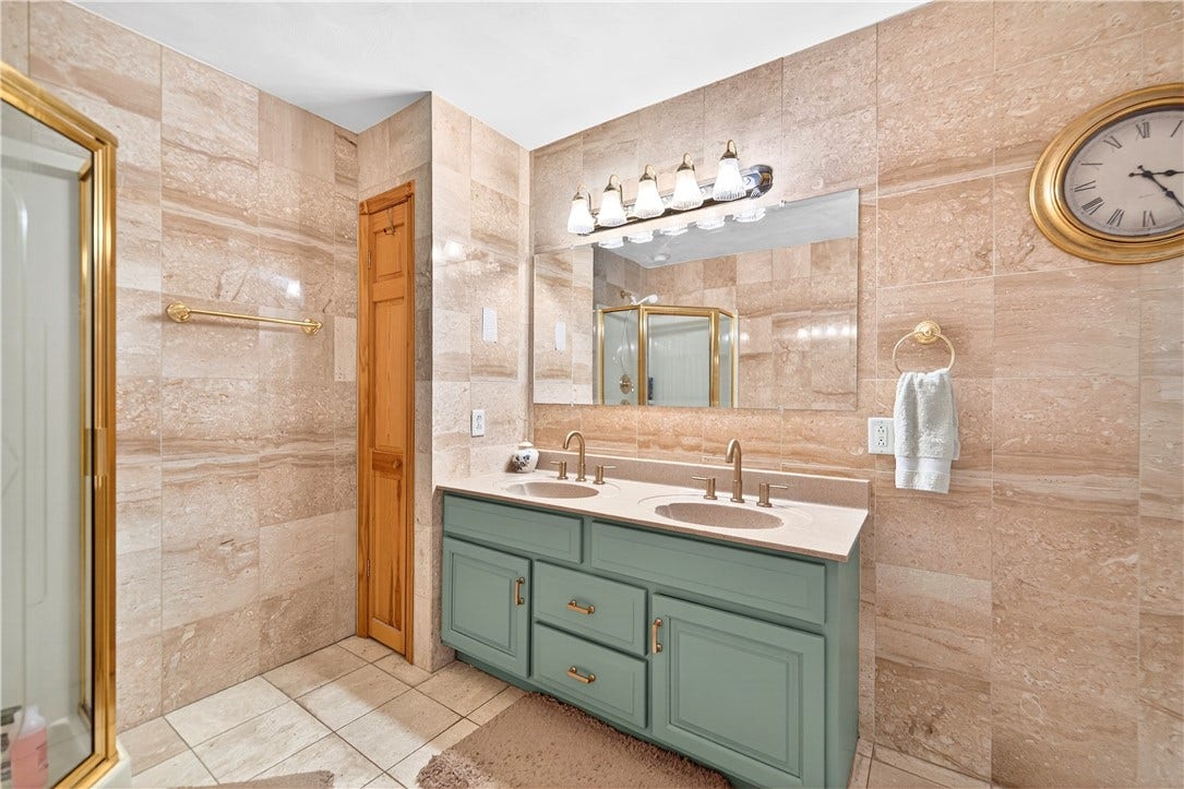 1204 Memorial Blvd, Connellsville, PA 15425
