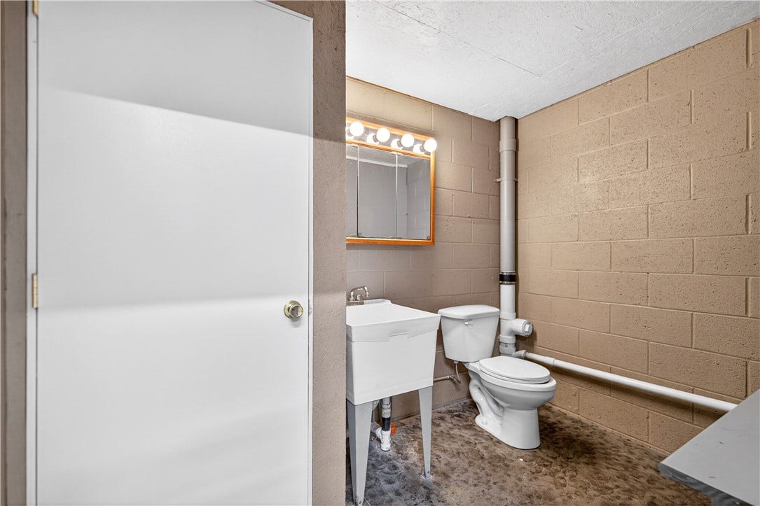 1204 Memorial Blvd, Connellsville, PA 15425