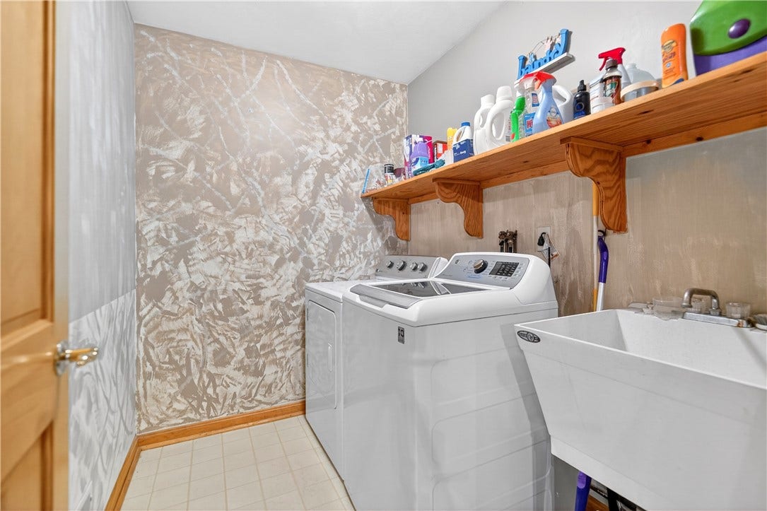 1204 Memorial Blvd, Connellsville, PA 15425