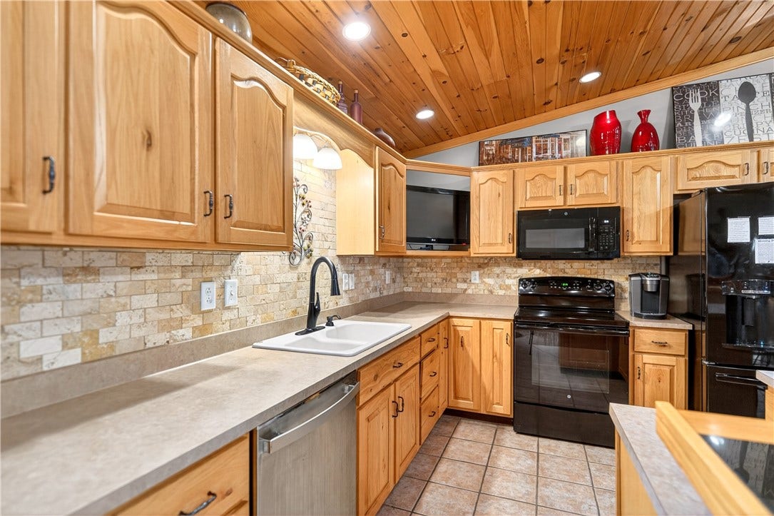 1204 Memorial Blvd, Connellsville, PA 15425