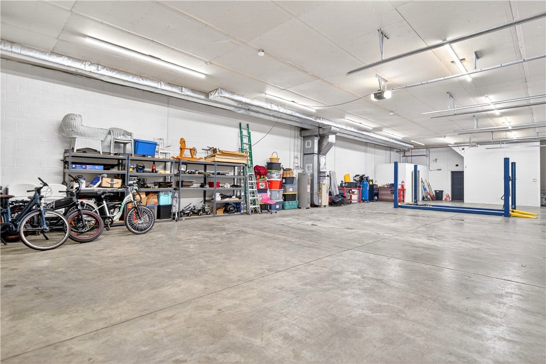 1204 Memorial Blvd, Connellsville, PA 15425