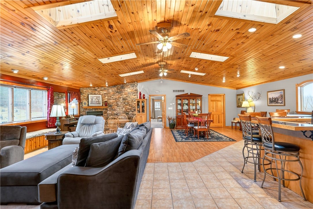 1204 Memorial Blvd, Connellsville, PA 15425