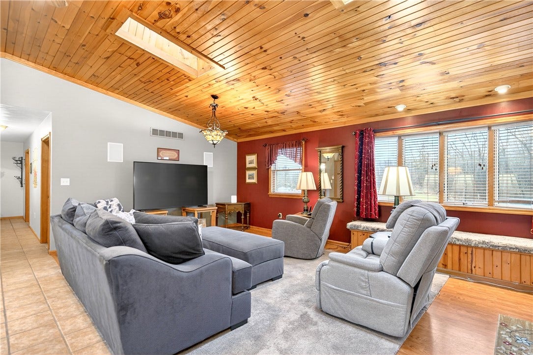 1204 Memorial Blvd, Connellsville, PA 15425