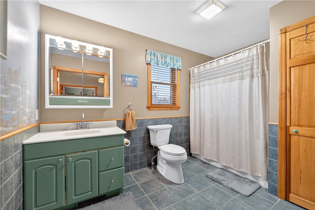 1204 Memorial Blvd, Connellsville, PA 15425