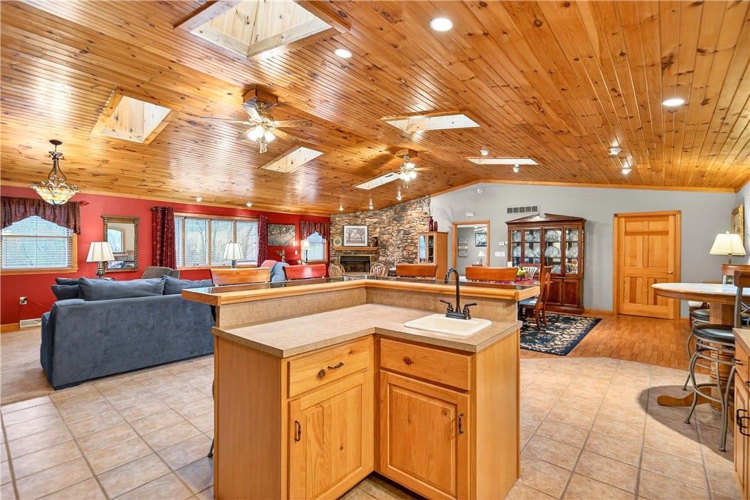 1204 Memorial Blvd, Connellsville, PA 15425
