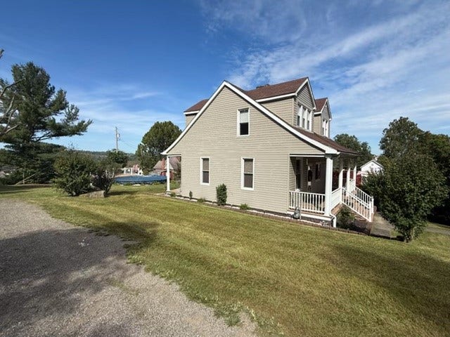 1910 2nd St, Connellsville, PA 15425