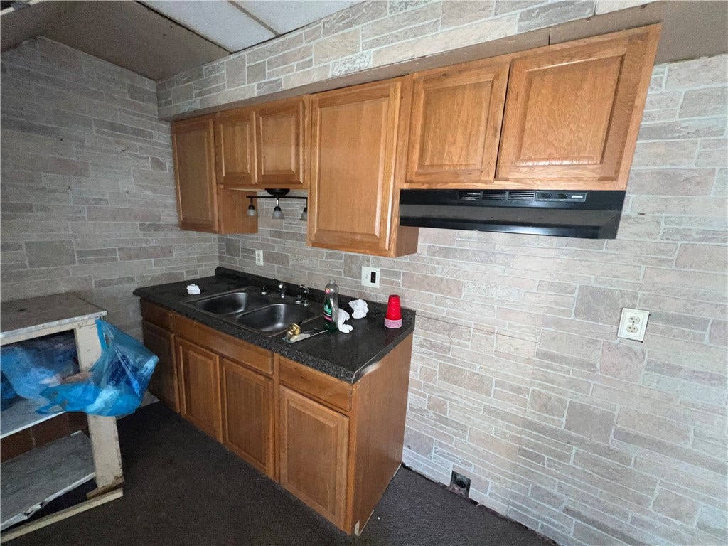 183 Country Club Rd, Washington, PA 15301