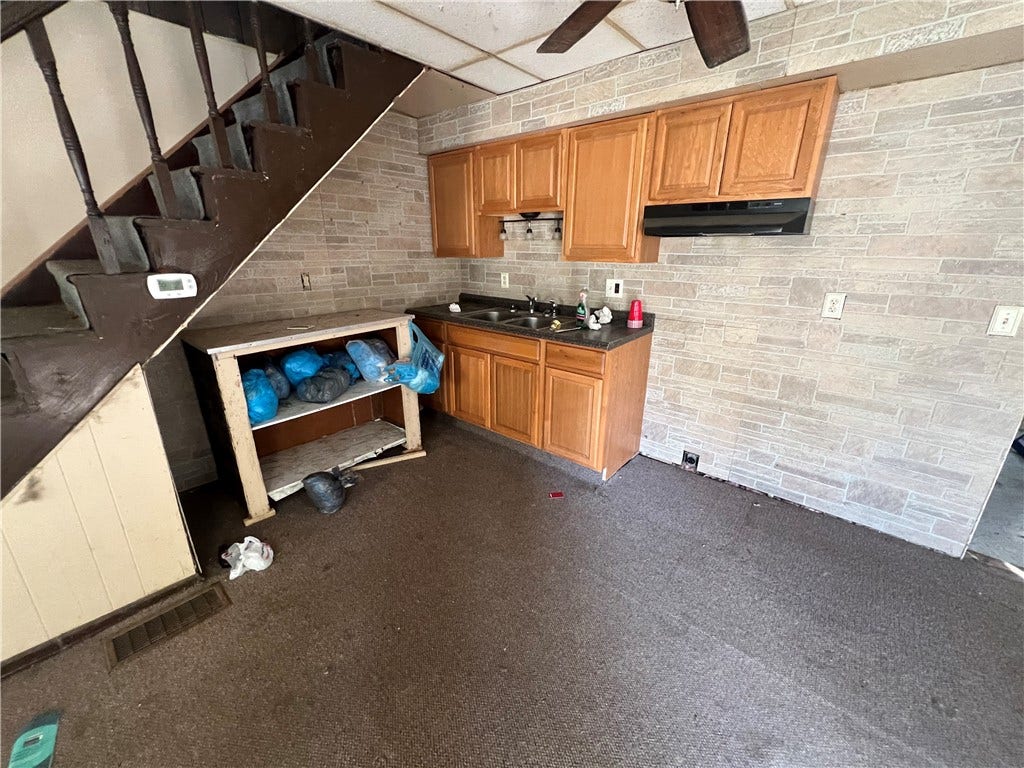 183 Country Club Rd, Washington, PA 15301