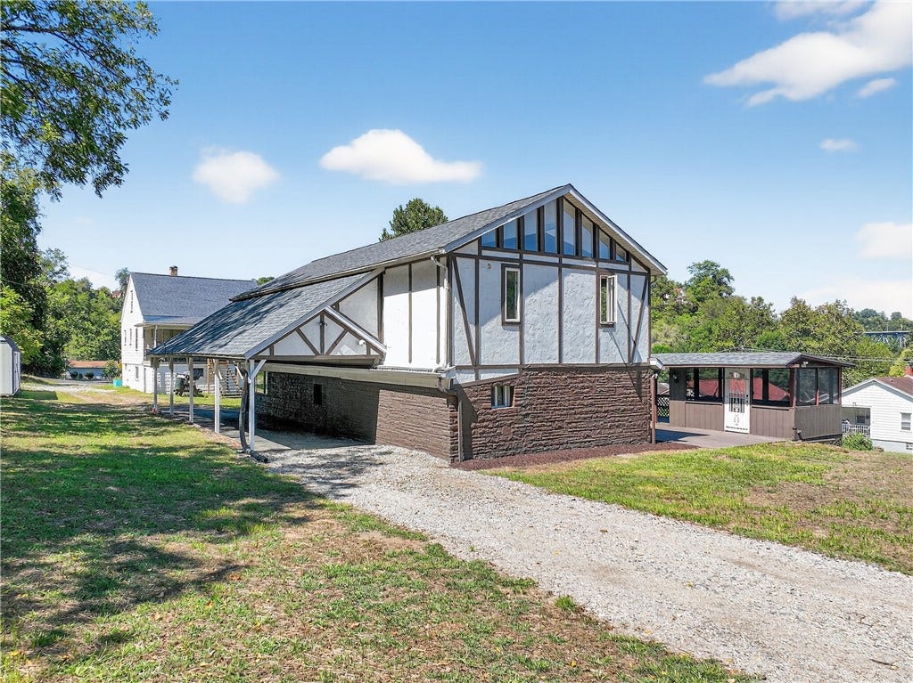 221 Matteo St, Brownsville, PA 15417