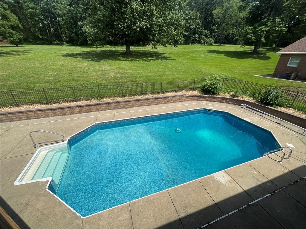 1443 Stoltz Rd, Bethel Park, PA 15102