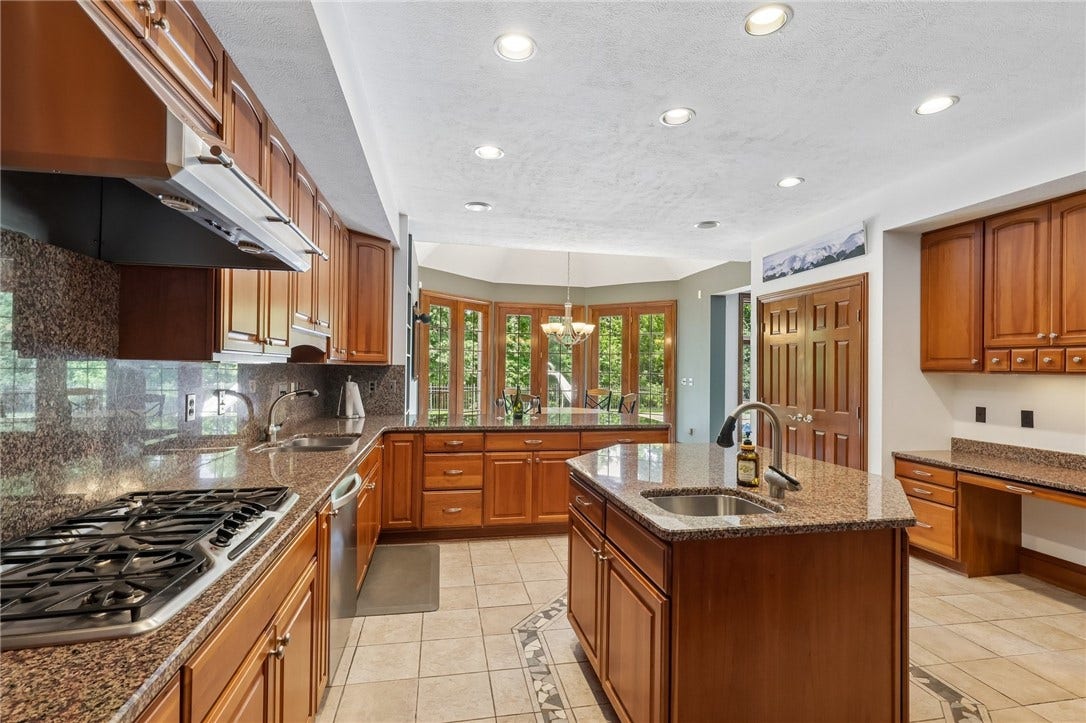 401 Blackstone Ln, Mars, PA 16046