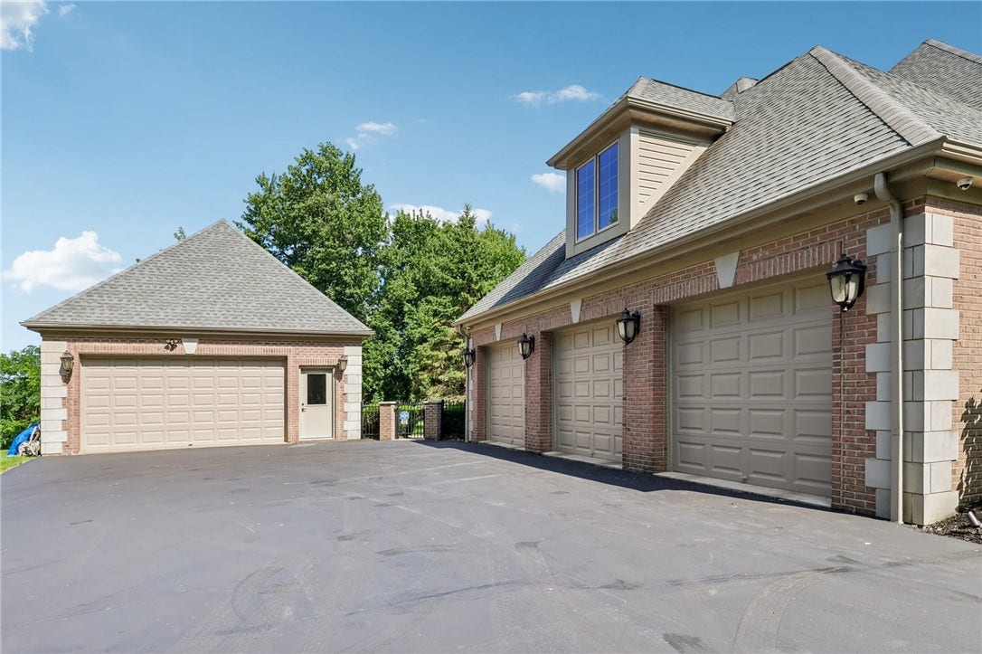 401 Blackstone Ln, Mars, PA 16046