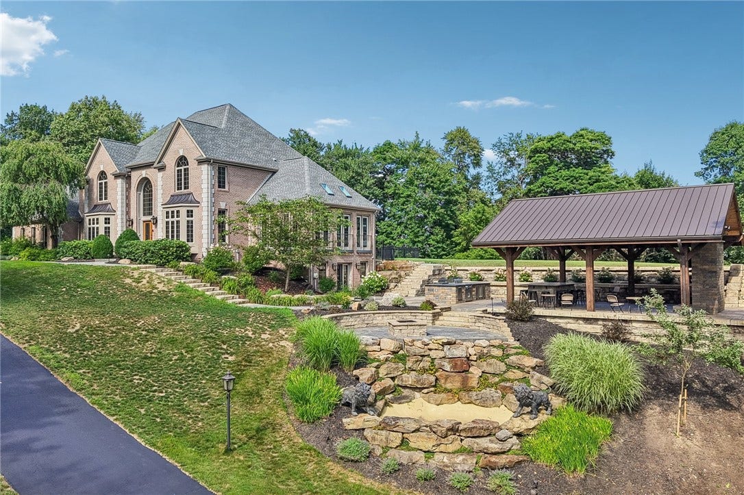 401 Blackstone Ln, Mars, PA 16046