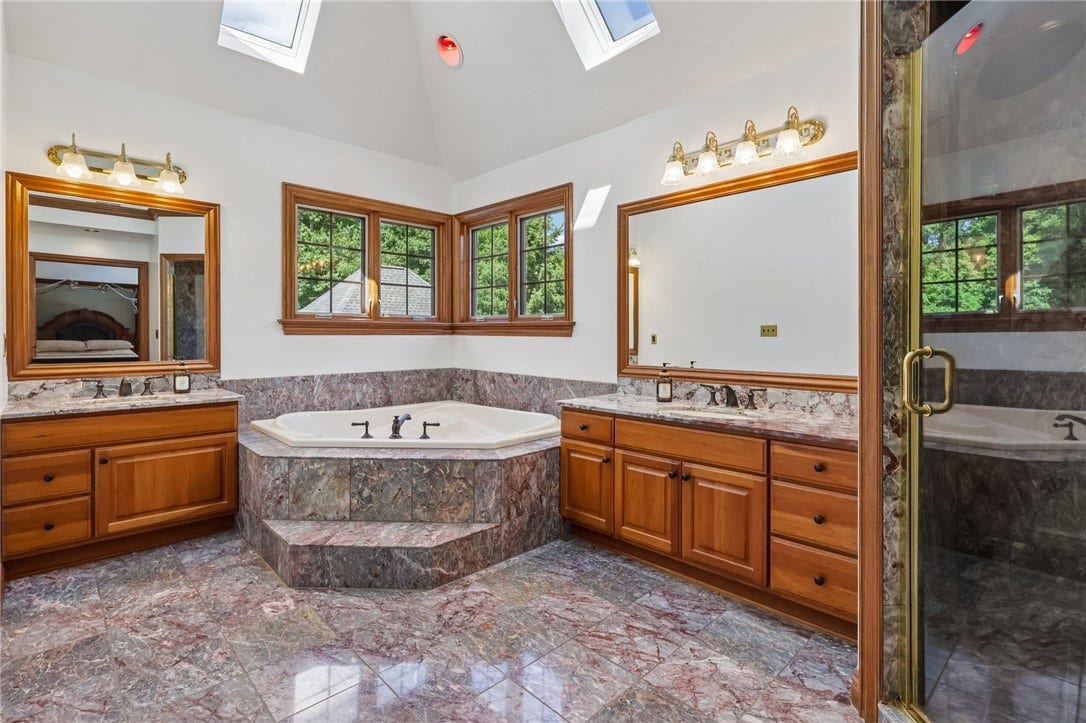 401 Blackstone Ln, Mars, PA 16046