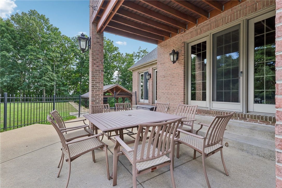 401 Blackstone Ln, Mars, PA 16046