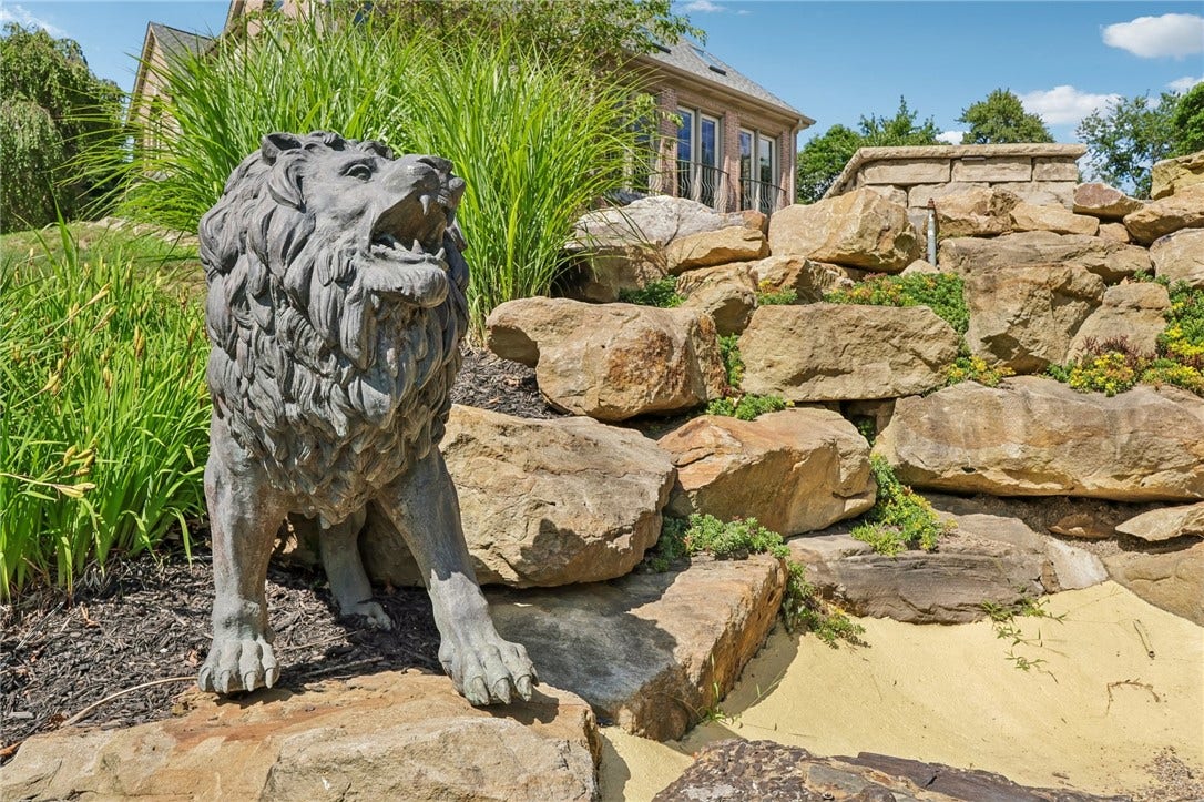 401 Blackstone Ln, Mars, PA 16046