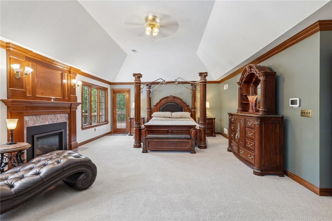 401 Blackstone Ln, Mars, PA 16046