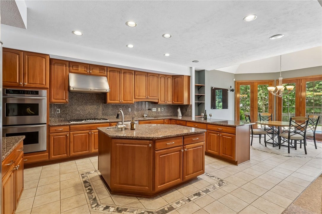 401 Blackstone Ln, Mars, PA 16046