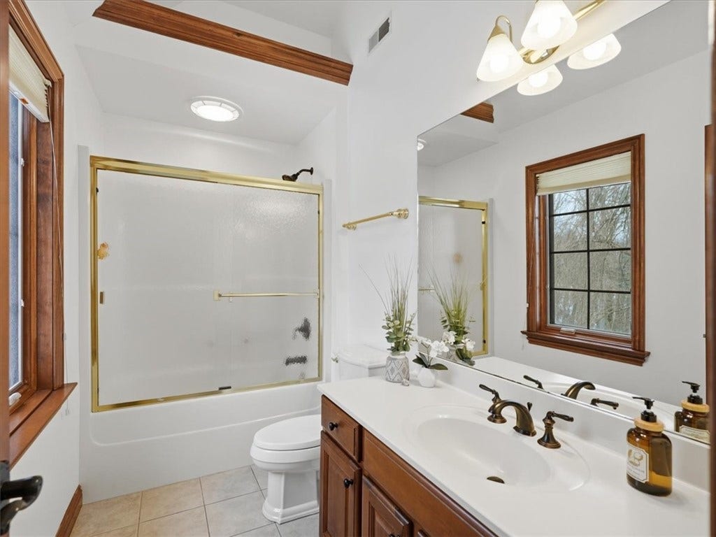 401 Blackstone Ln, Mars, PA 16046