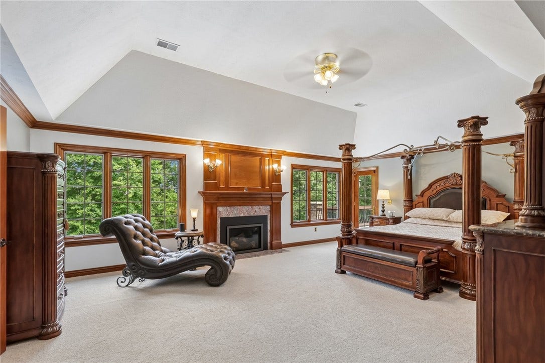 401 Blackstone Ln, Mars, PA 16046