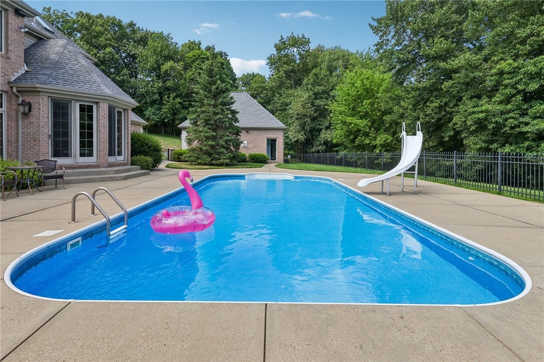 401 Blackstone Ln, Mars, PA 16046