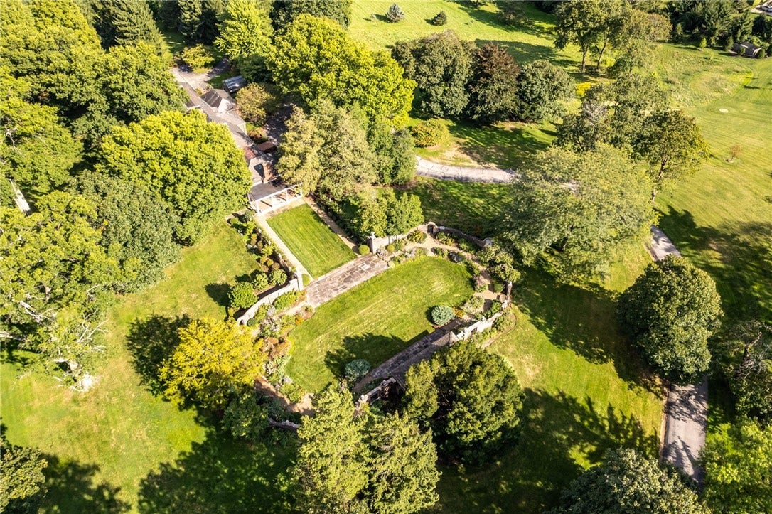 169 Country Club Rd, Sewickley, PA 15143