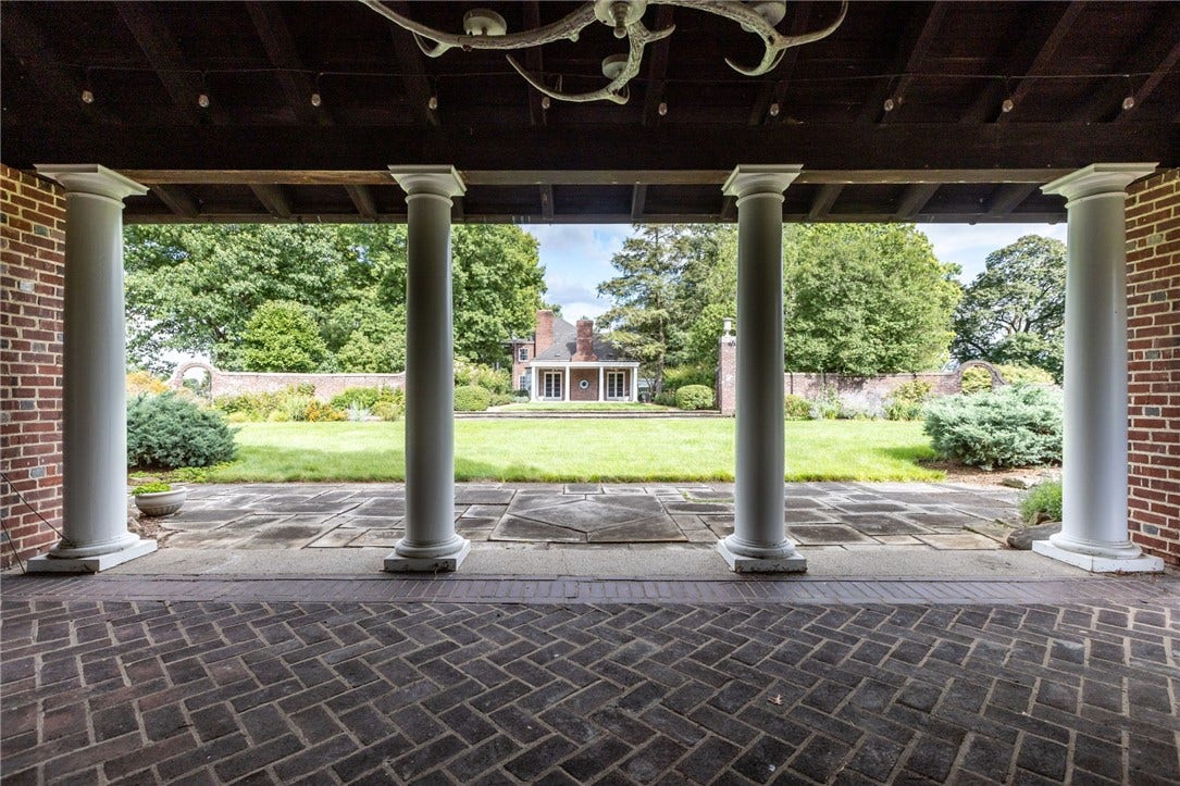 169 Country Club Rd, Sewickley, PA 15143