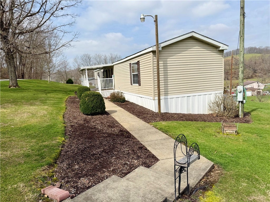 450 Old Scales Rd, Washington, PA 15301
