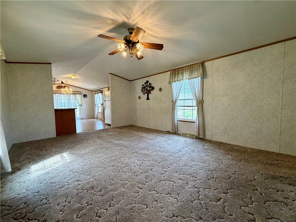 450 Old Scales Rd, Washington, PA 15301