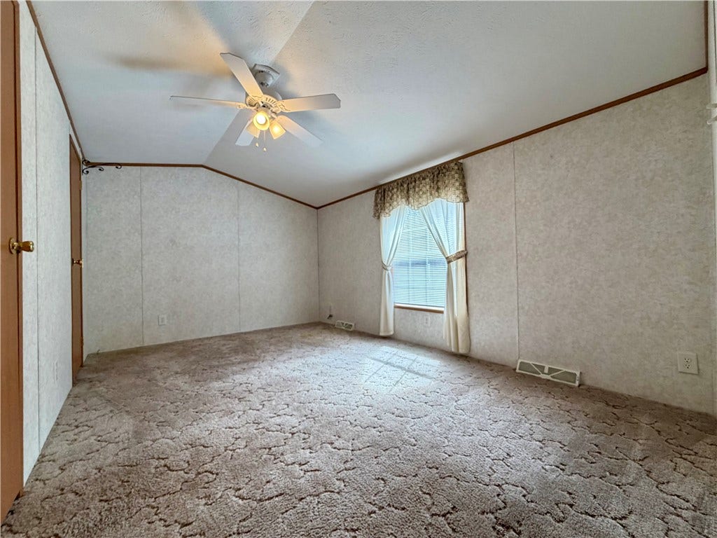 450 Old Scales Rd, Washington, PA 15301