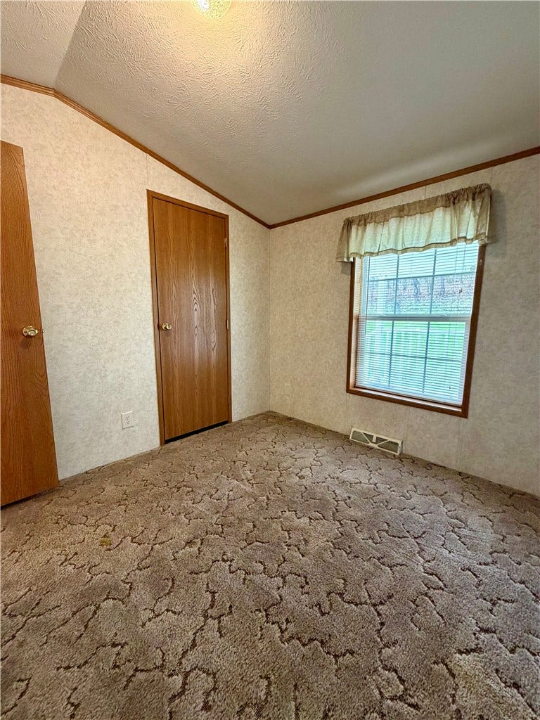 450 Old Scales Rd, Washington, PA 15301