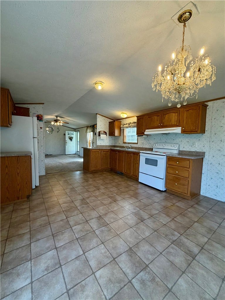 450 Old Scales Rd, Washington, PA 15301