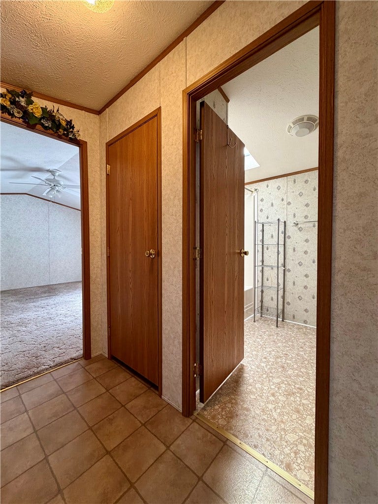 450 Old Scales Rd, Washington, PA 15301