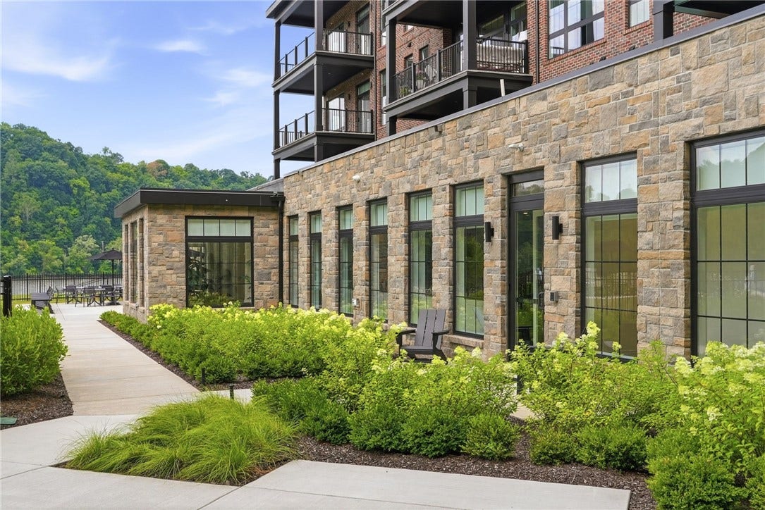 1 1st Street, #413, Oakmont, PA 15139
