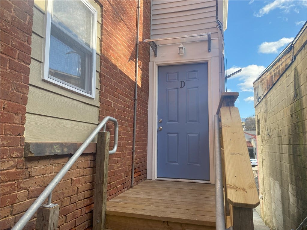 407 N Pittsburgh St, Connellsville, PA 15425
