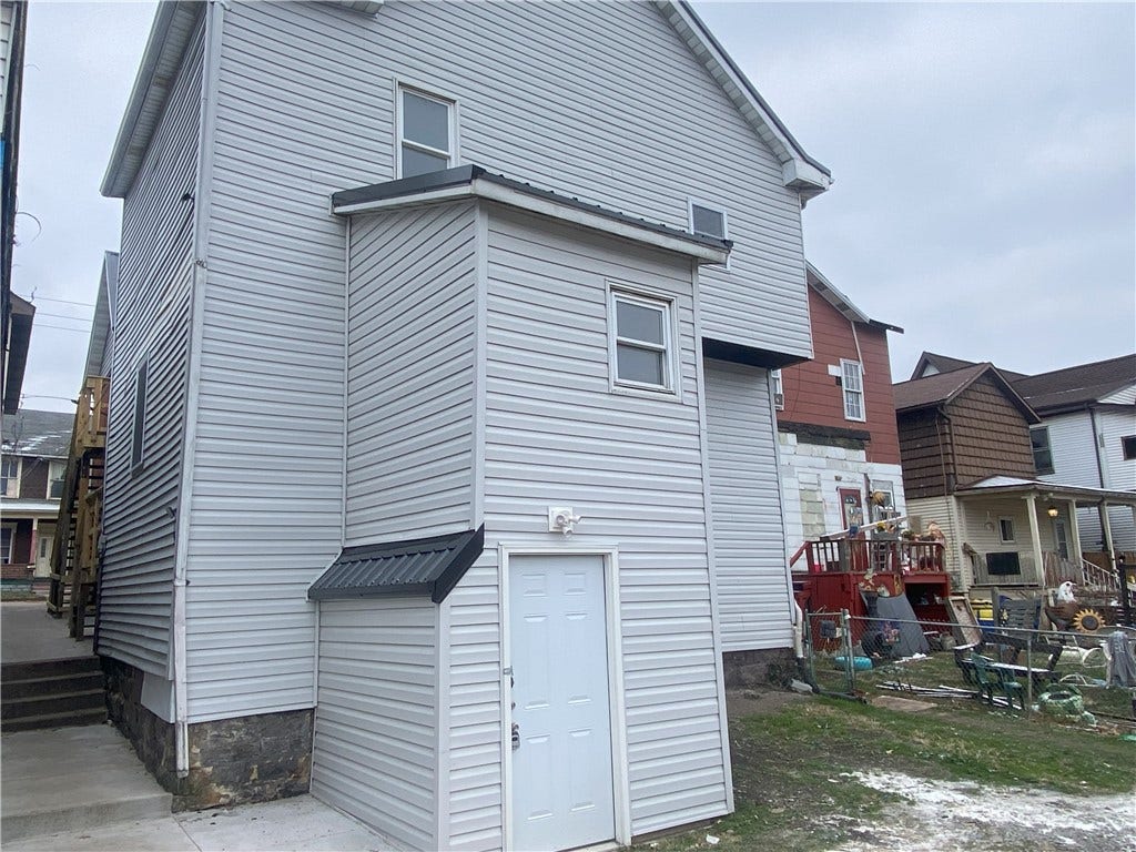407 N Pittsburgh St, Connellsville, PA 15425