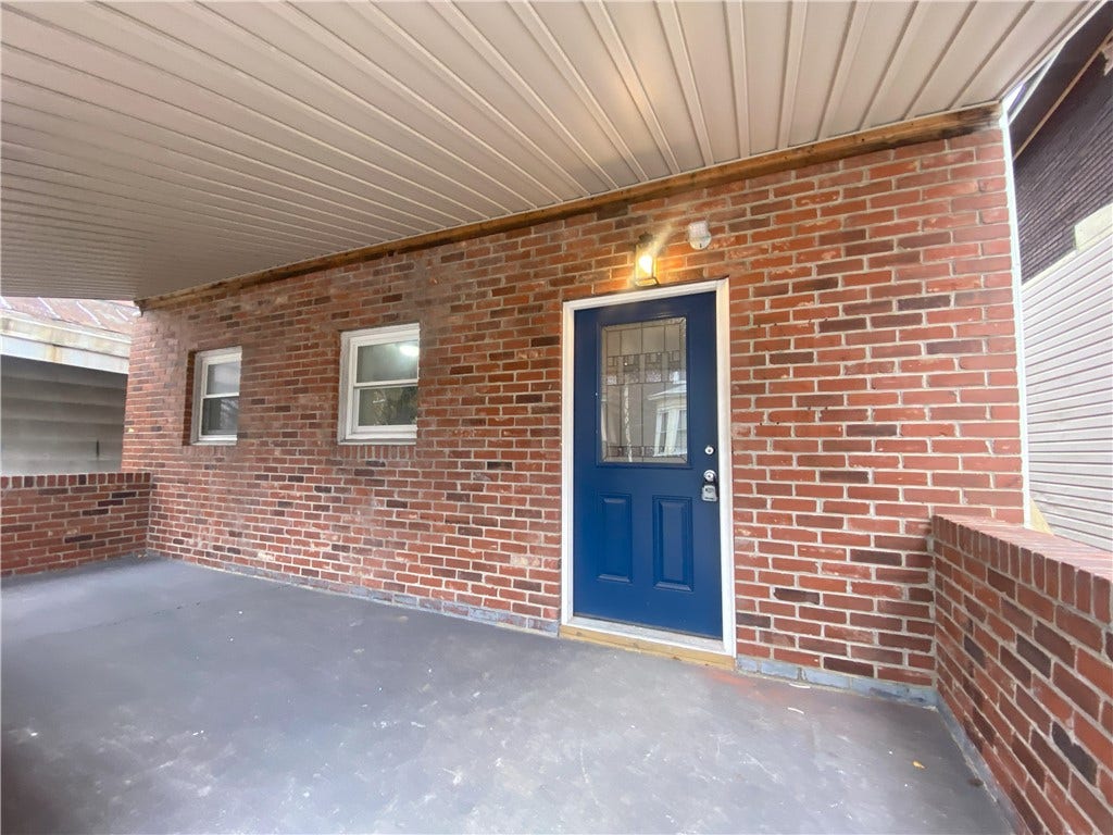407 N Pittsburgh St, Connellsville, PA 15425