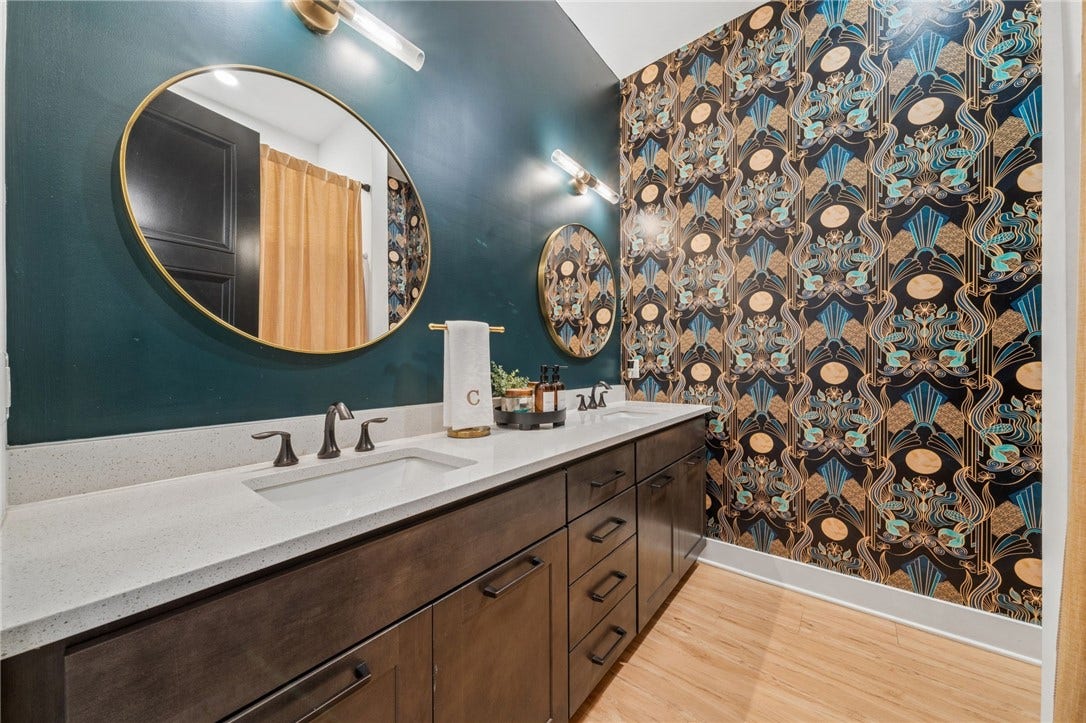 1007 Honey Locust Dr, Jeannette, PA 15644