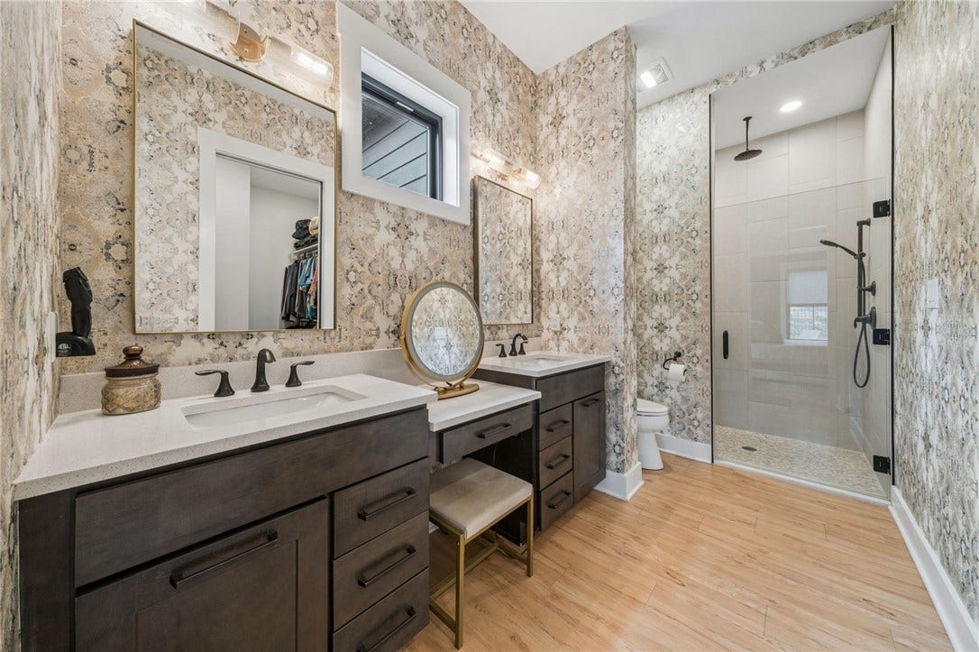 1007 Honey Locust Dr, Jeannette, PA 15644