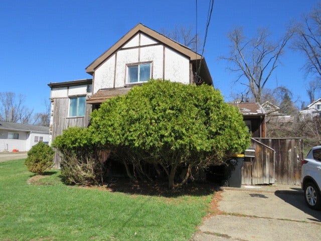 2888 Cherry St, Bethel Park, PA 15102